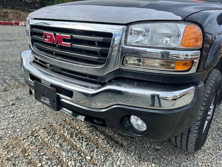 2005-gmc-sierra-2500-image-12