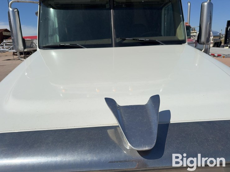 2013-freightliner-coronado-132-image-16