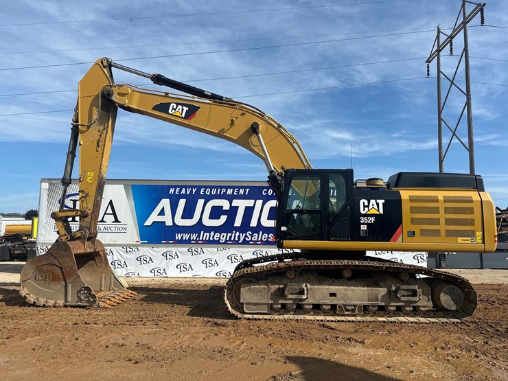 2019-caterpillar-352f-image-2