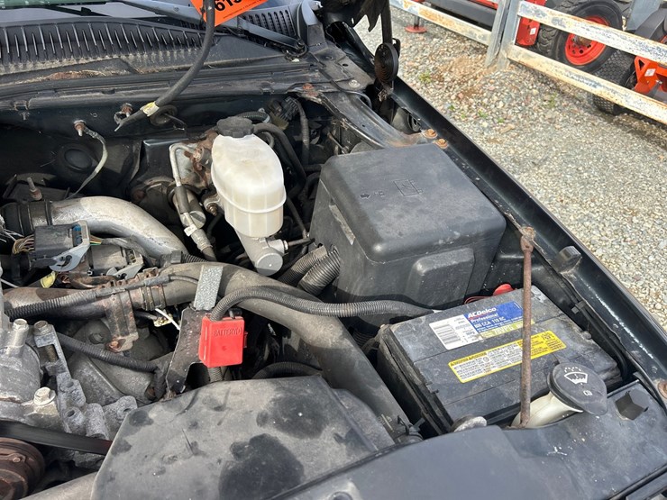 2005-gmc-sierra-2500-image-34