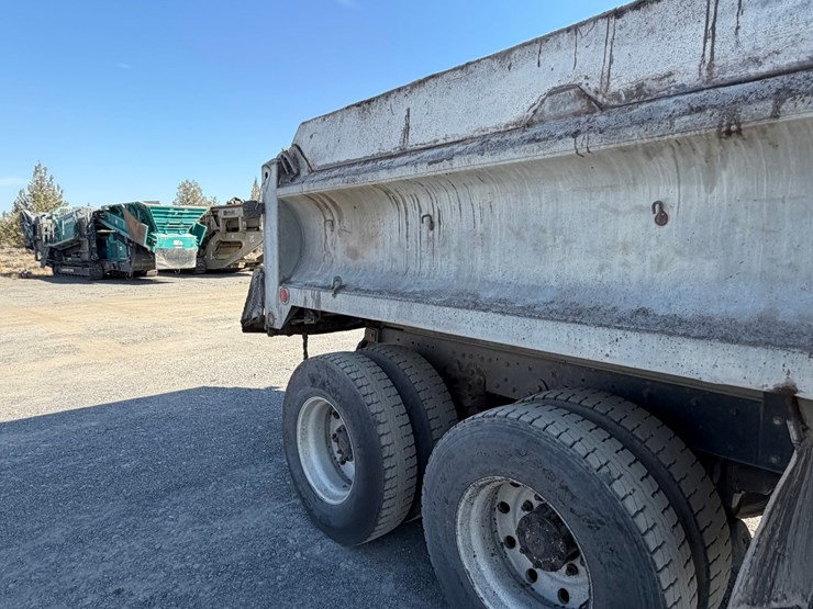 #2532-•-kenworth-w928-tandem-axle-dump-truck-image-27
