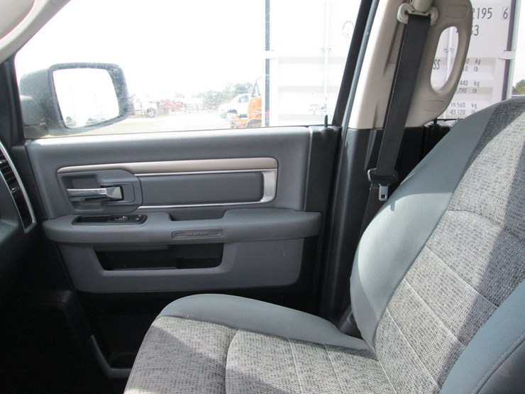 2016-dodge-ram-1500-image-25