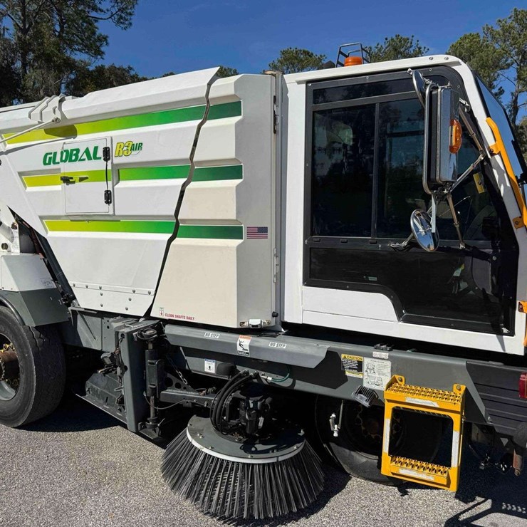 2020 Global 3-Wheel R3 Air Street Sweeper