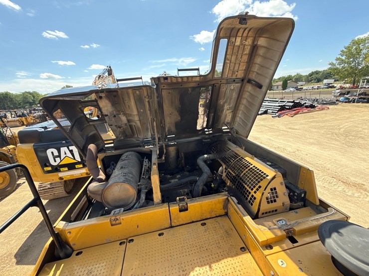 2012-caterpillar-c13-image-41
