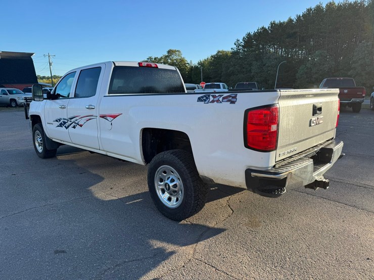 2015-chevrolet-3500hd-image-3