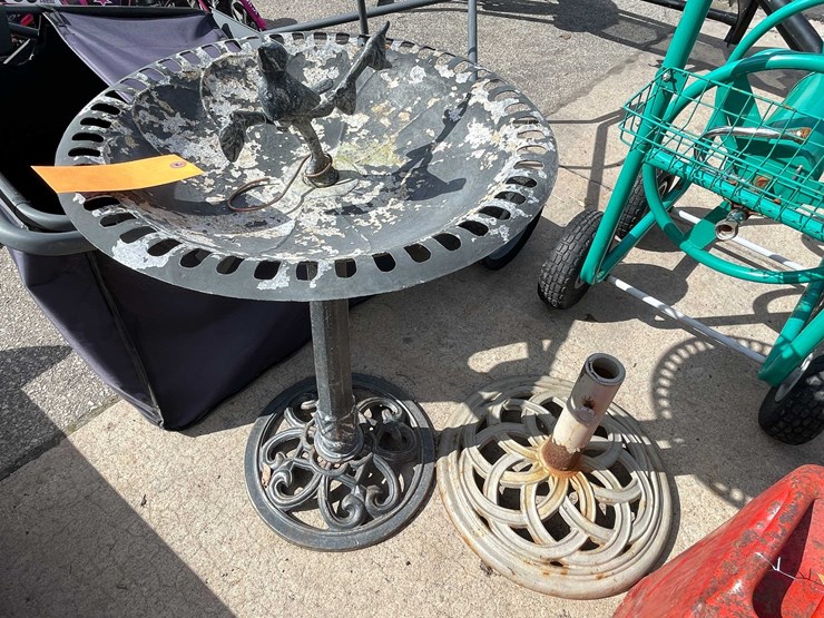 #4082-•-bird-bath-and-patio-umbrella-base-(03)-image-1