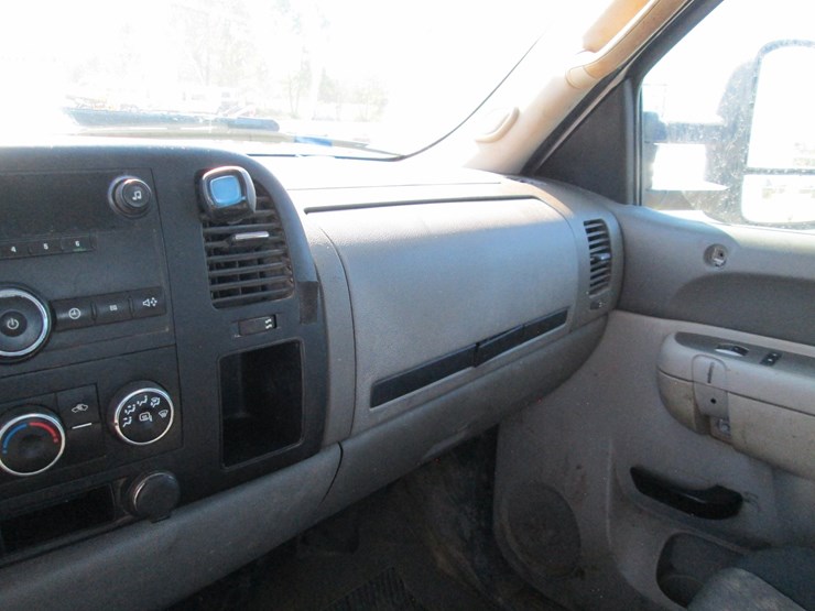2013-gmc-2500hd-image-29