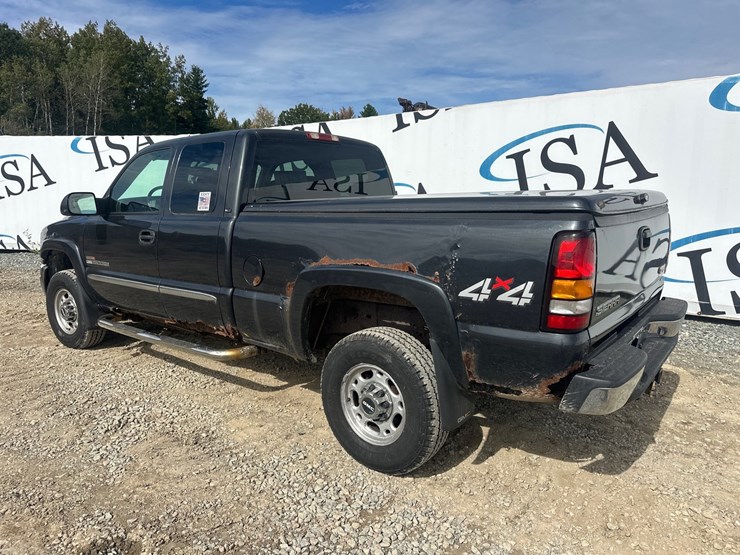 2005-gmc-sierra-2500-image-3