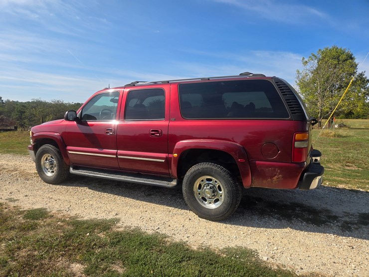 2003-chevrolet-suburban-image-7