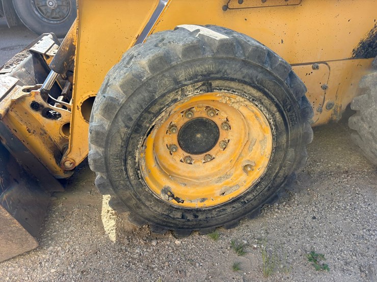 2003-john-deere-240-image-39