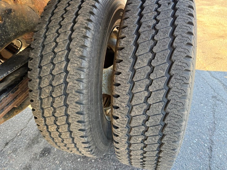 2014-chevrolet-3500-image-60