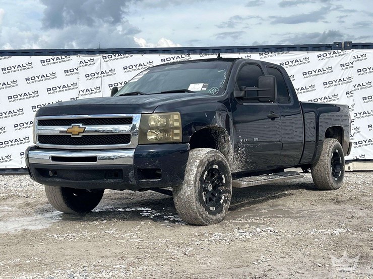 2011-chevrolet-silverado-1500-image-1