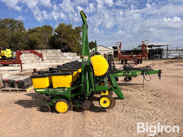 john-deere-7200-image-4