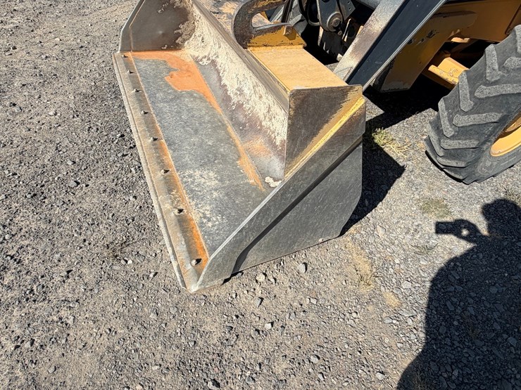 2017-deere-410l-image-13