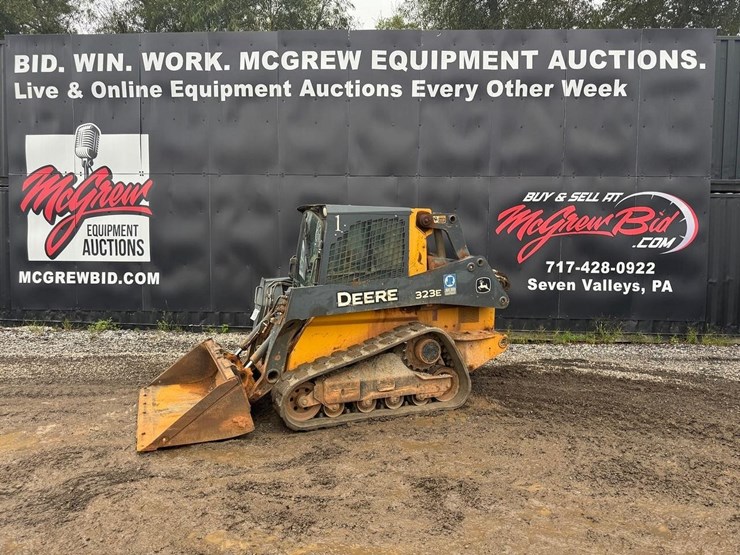 2017-deere-323e-image-1