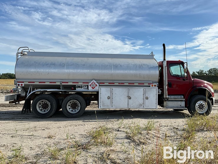 2013-freightliner-m2-106-image-4