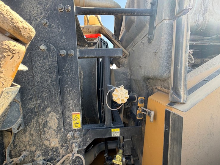 2015-caterpillar-950m-image-44
