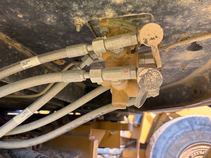 2014-caterpillar-972k-image-45