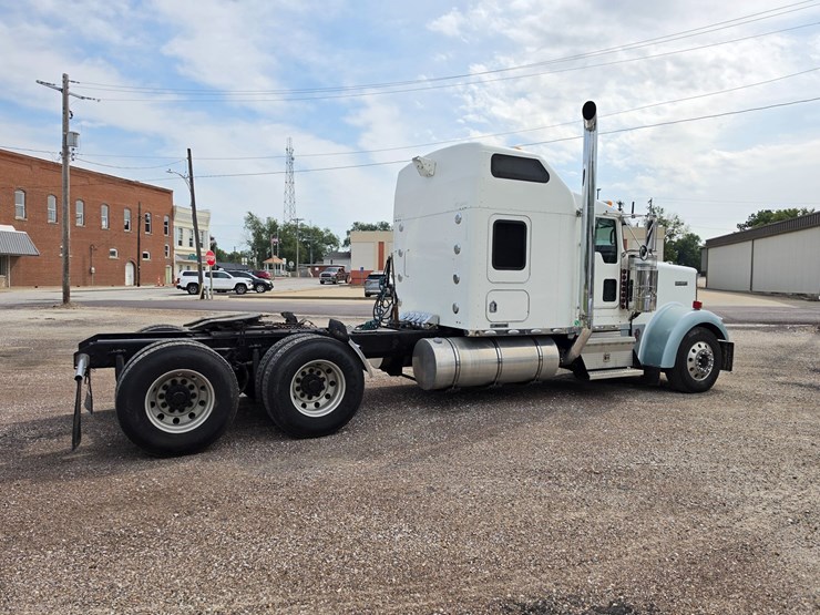 2007-kenworth-w900-image-19