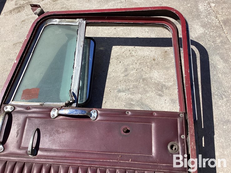 kenworth-pre-1972-top-handle-front-passenger-side-door-image-17