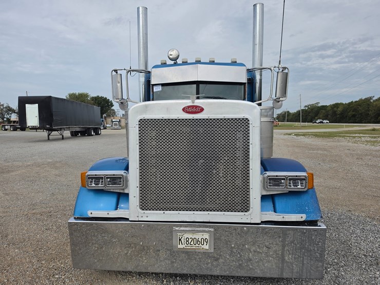 2005-peterbilt-379-image-28
