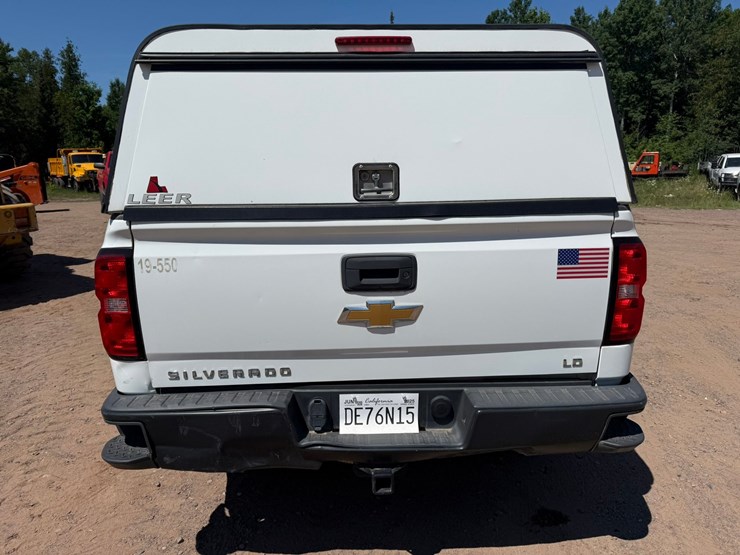 #1395-•-2019-chevrolet-silverado-4x4-pickup-truck-image-4