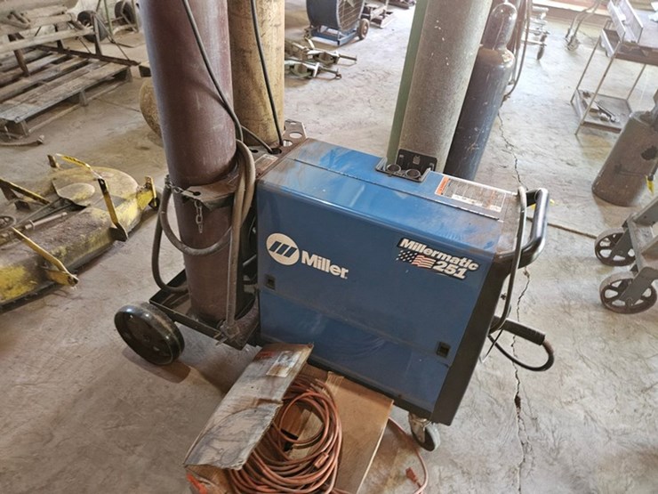 #8712-•-miller-millermatic-251-welder-image-13