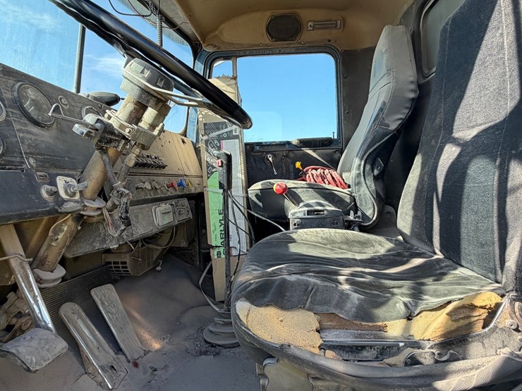#2532-•-kenworth-w928-tandem-axle-dump-truck-image-52