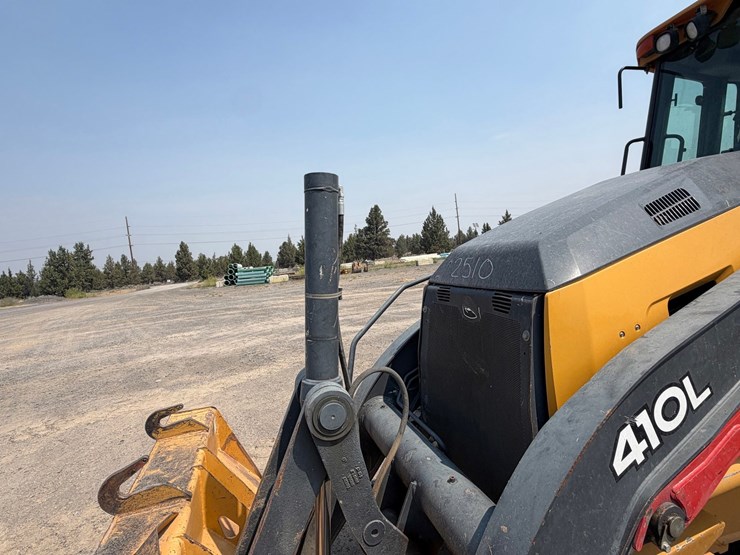 2016-deere-410l-image-12