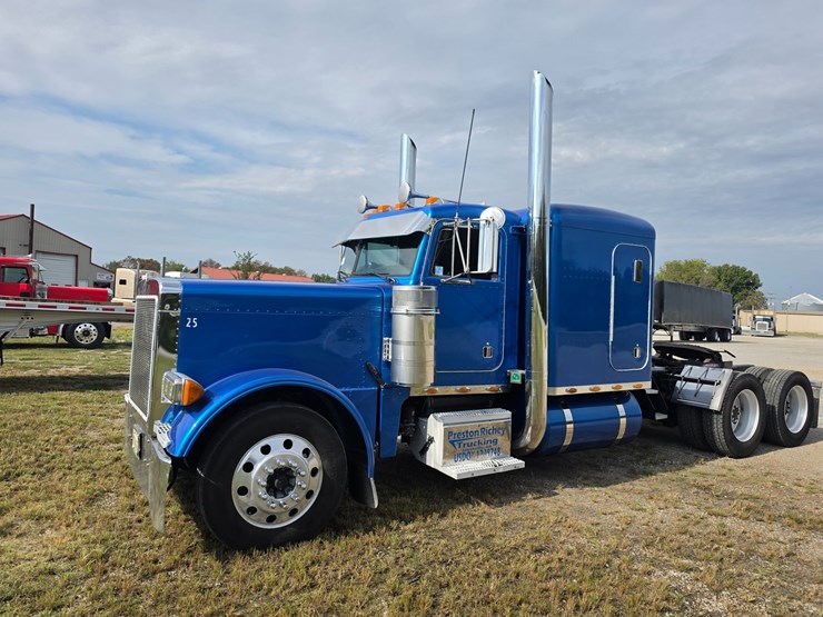 2006-peterbilt-379-image-2