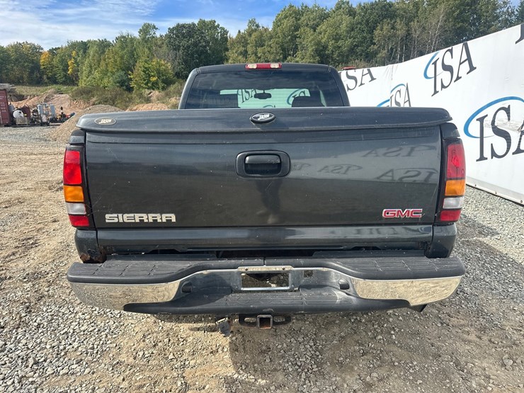 2005-gmc-sierra-2500-image-4