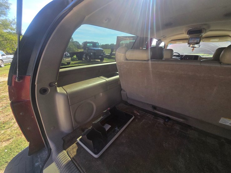 2003-chevrolet-suburban-image-59