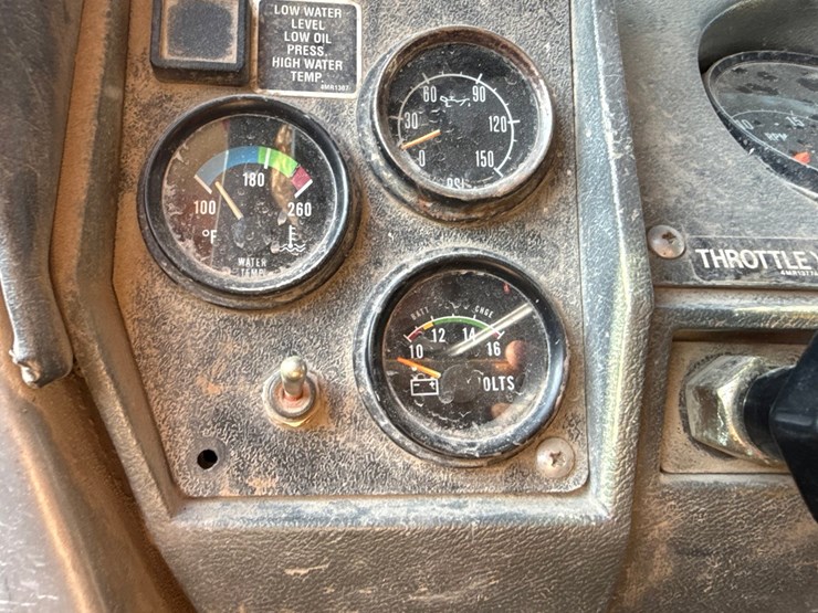 1992-mack-rb688s-image-71