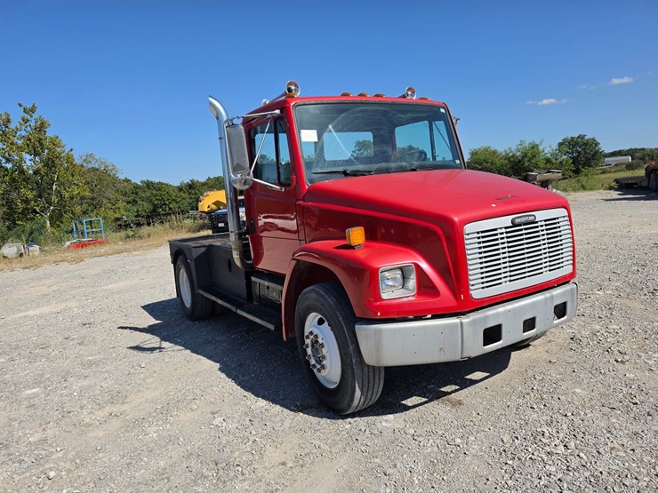 1997-freightliner-fl70-image-23