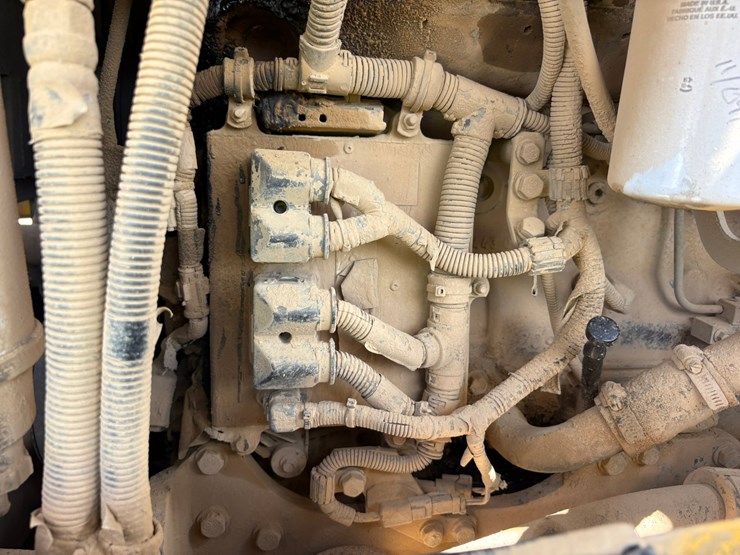 #3650-•-2011-komatsu-w380-6-wheel-loader-image-32