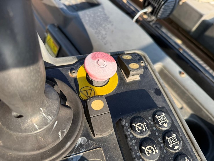 2015-caterpillar-cb66b-image-105