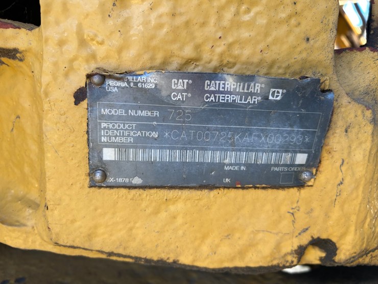 caterpillar-725-image-23