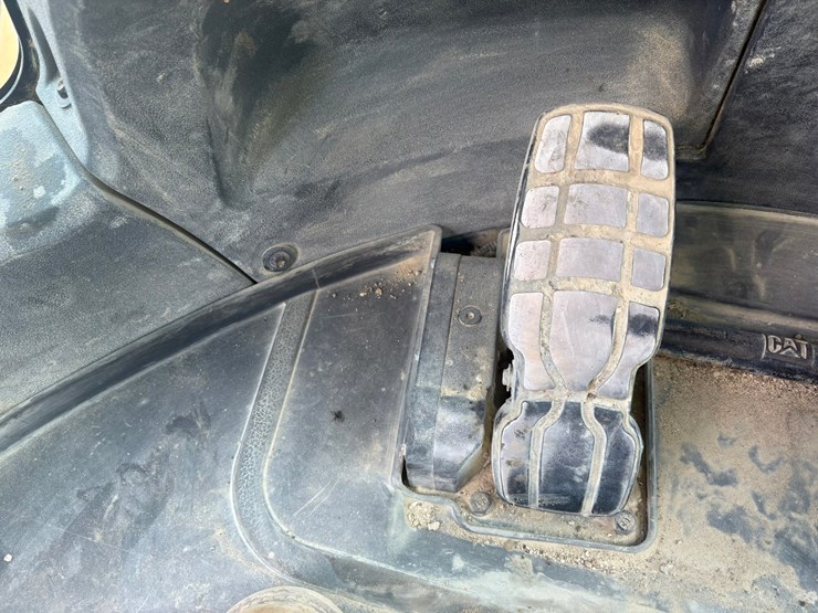 2014-caterpillar-972k-image-84