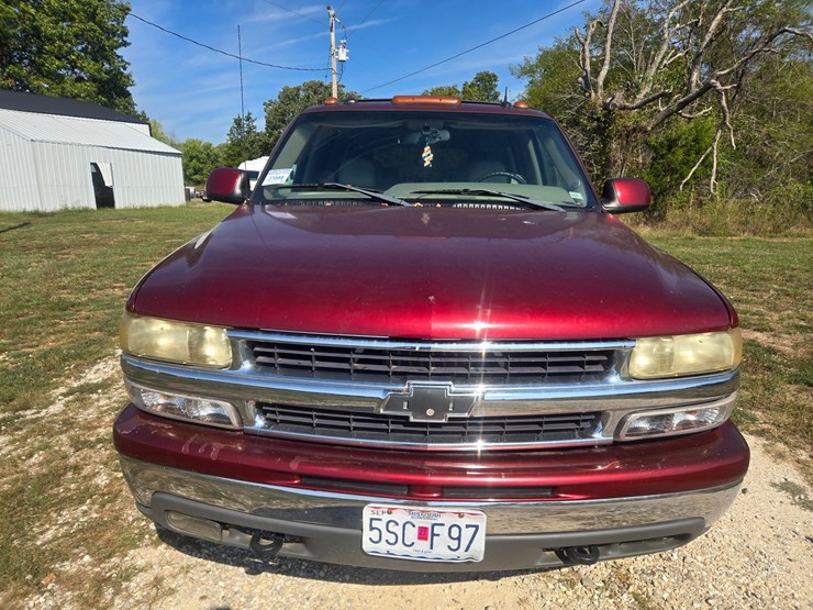 2003-chevrolet-suburban-image-19