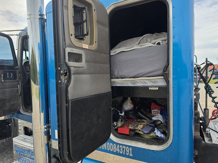 2005-peterbilt-379-image-78