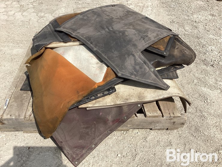 kenworth-cabover-dog-house-cover-&-additional-upholstery-image-8