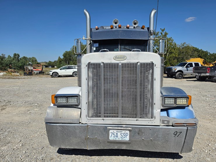 1997-peterbilt-379-image-34