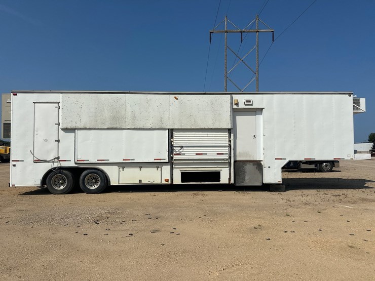 #2489-•-1990-calumet-mmt449l-lab-trailer-image-6