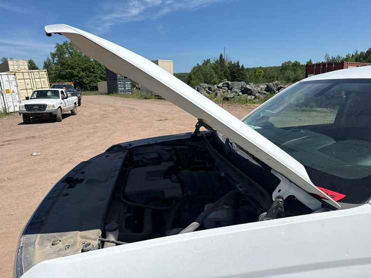 #1395-•-2019-chevrolet-silverado-4x4-pickup-truck-image-12