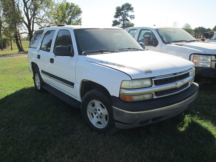 2004-chevrolet-tahoe-image-2