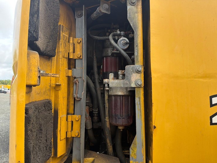 deere-225d-lc-image-12