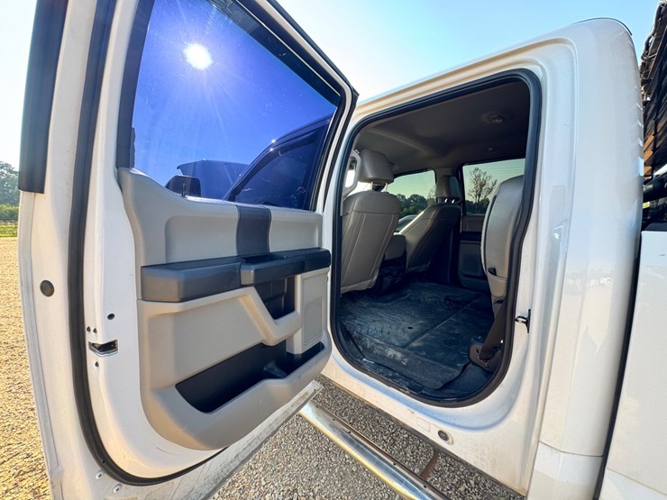 2021-ford-f250-xl-image-12