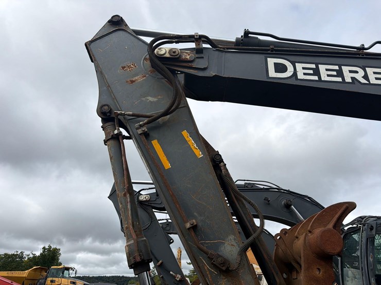 deere-200d-lc-image-20