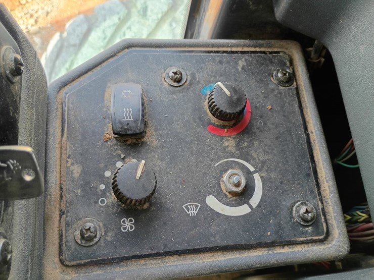 2008-deere-670d-image-87
