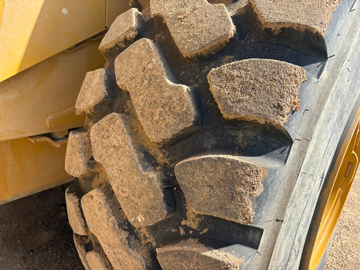 2014-caterpillar-972k-image-90